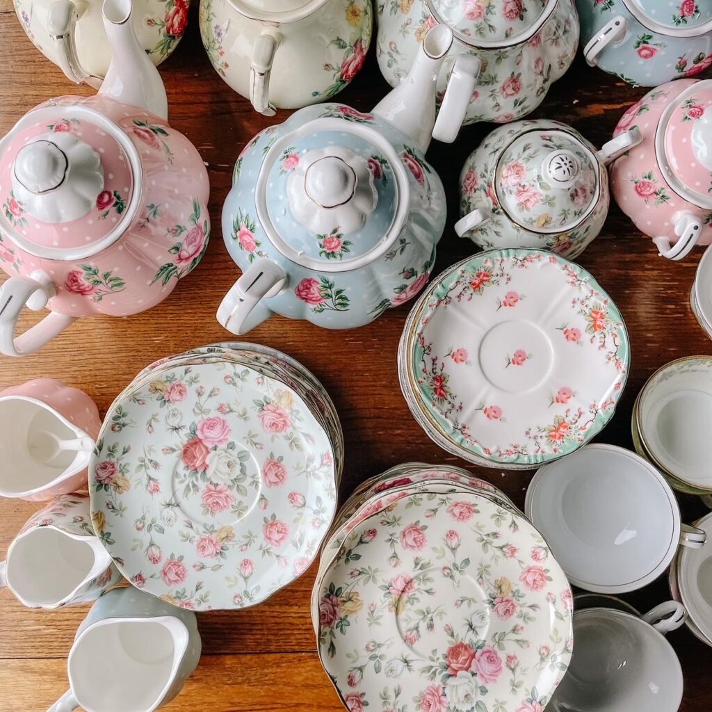 Floral teapots and rose-pattern plates